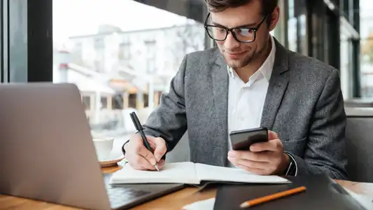 Finanzberater Webdesign: Wie du komplexe Produkte verkaufst, ohne zu langweilen