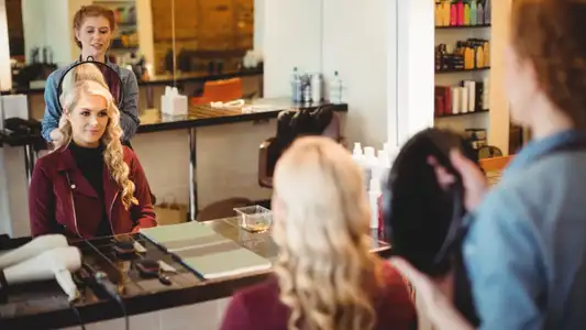 Friseur Website: Warum Instagram allein für deinen Salon nicht reicht